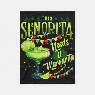 Diese Senorita braucht eine Margarita Funny Cinco Fleecedecke