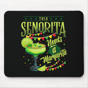 Diese Senorita braucht eine Margarita Funny Cinco Mousepad