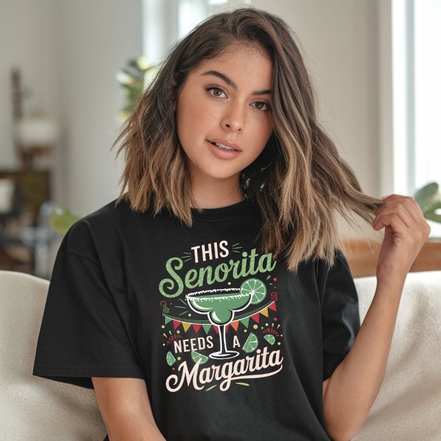 Diese Senorita braucht eine Margarita - Margarita  T-Shirt (Von Creator hochgeladen)