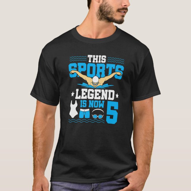 Diese sportliche Legende ist jetzt 5 Schwimmstunde T-Shirt (Vorderseite)