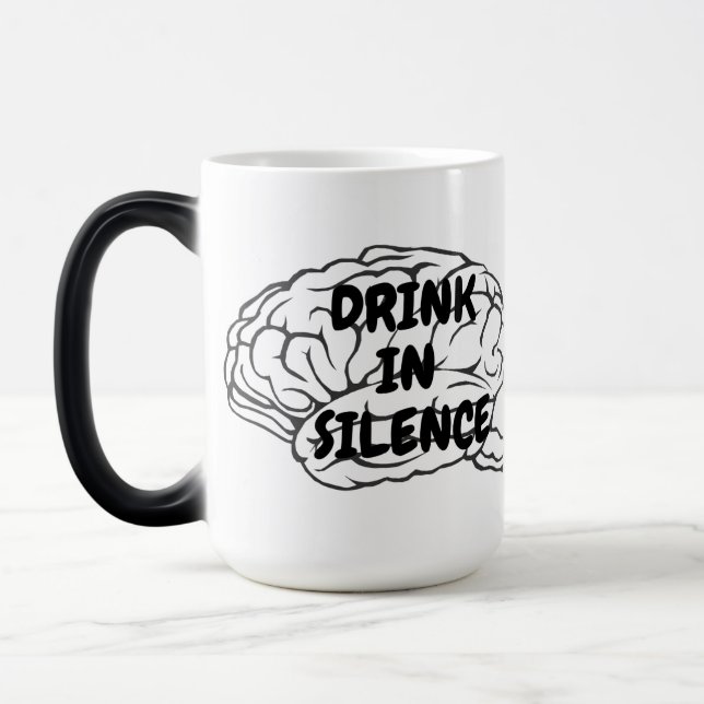 Diese Tasse ist eine Werbung für inneren Frieden. (Links)