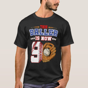 Dieser Baller ist jetzt neun Jahre alt und neunte T-Shirt