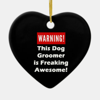 Dieser HundeGroomer ist- das Ausflippen Keramikornament