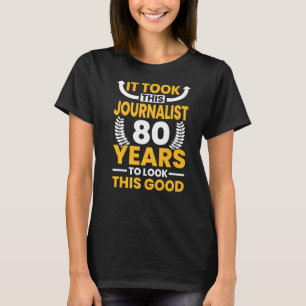 Dieser Journalist brauchte 80 Jahre, um so gut aus T-Shirt