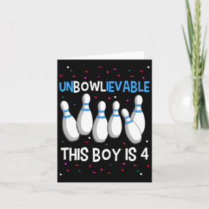 Dieser Junge ist 4 Geburtstagspartei Bowling Karte