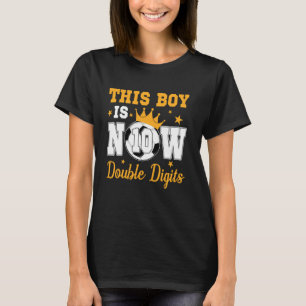 Dieser Junge ist jetzt 10 zweistellige Ziffern, 10 T-Shirt