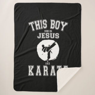 Dieser Junge läuft auf Jesus und Karate Kostümgesc Sherpadecke