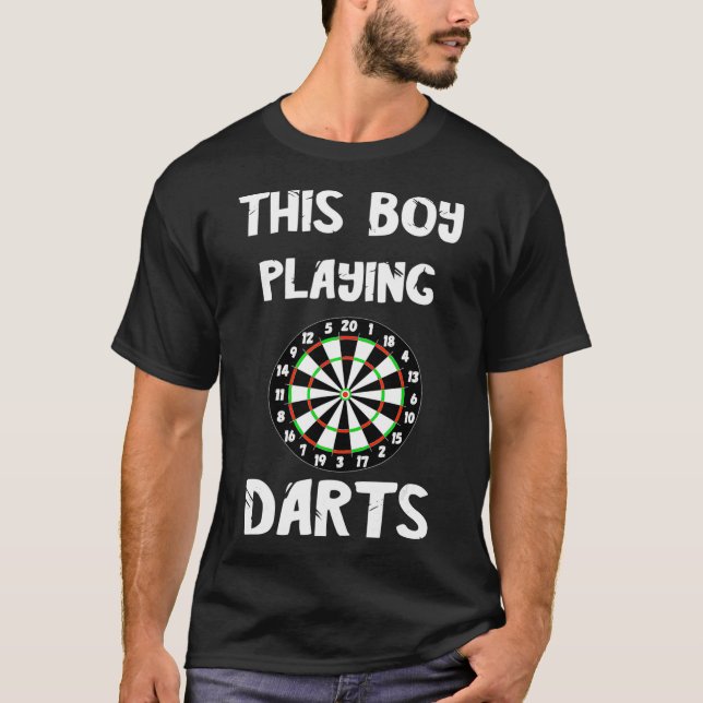 Dieser Junge spielt Darts Bullseye Arrow Game Dart T-Shirt (Vorderseite)