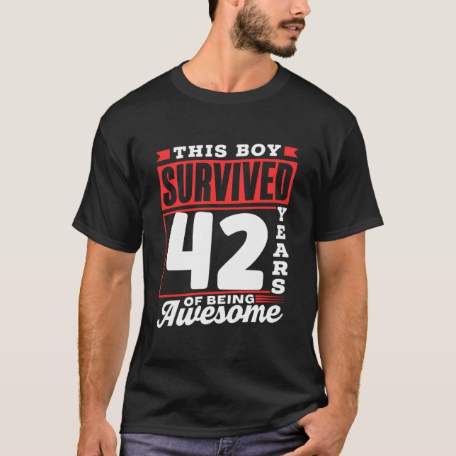 Dieser Junge überlebte 42 Jahre als Phantastische  T-Shirt (Vorderseite)
