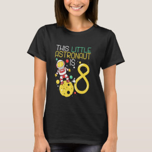 Dieser kleine Astronaut ist der 8. Geburtstag Kosm T-Shirt