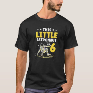 Dieser kleine Astronaut ist ein 6-Planeten-Raumsch T-Shirt
