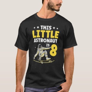 Dieser kleine Astronaut ist ein 8-Planet-Raumschif T-Shirt