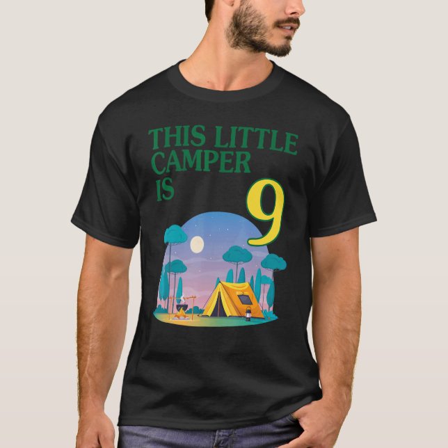 Dieser kleine Camper ist 9 Jahre alt und glücklich T-Shirt (Vorderseite)