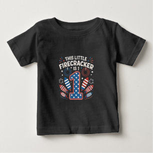Dieser kleine Firecracker ist am 4. Juli zum 1. Ge Baby T-shirt
