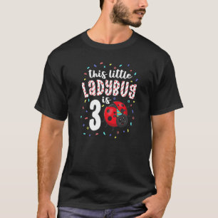 Dieser kleine Ladybug ist 3 Jahre alt, 3. Geburtst T-Shirt