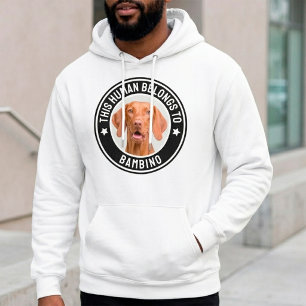 Dieser Mensch gehört dem Hund - Benutzerdefinierte Hoodie