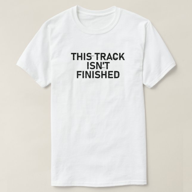 Dieser Track ist noch nicht fertig - Glitch Text D T-Shirt (Design vorne)