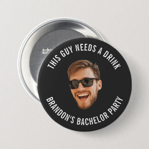 Dieser Typ benötigt eine Drink Custom Foto Bachelo Button