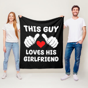 Dieser Typ liebt seine Freundin Fleecedecke