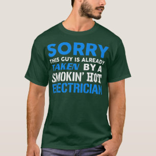 Dieser Typ wurde von einem Rauchkiefer-Heiß-Elektr T-Shirt