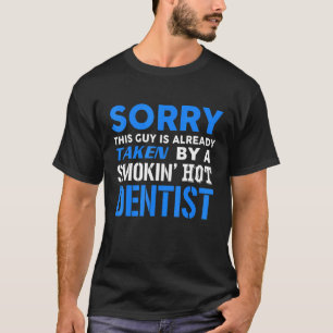 Dieser Typ wurde von einer rauchheißer Zahnärztin T-Shirt