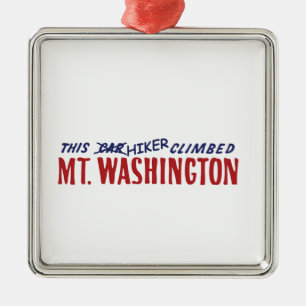 Dieser Wanderer kletterte Mt Washington, nicht ein Ornament Aus Metall
