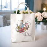 Dieser Weg zu Wonderland Vintage Märchenhochzeit Tragetasche<br><div class="desc">Design bietet einen Mix aus eigenen, von Hand gezeichnet Originalfloralen und Kunstwerken. Wir haben die Vintagen Illustrationen der ikonischen Alice im Wunderland akribisch restauriert, indem wir sie von Hand skizziert und mit wunderschönen Aquarellfarben-Untertönen zum Leben erweckt haben und unsere eigene persönliche Touch hinzugefügt haben. Das Design zeichnet sich durch unseren...</div>