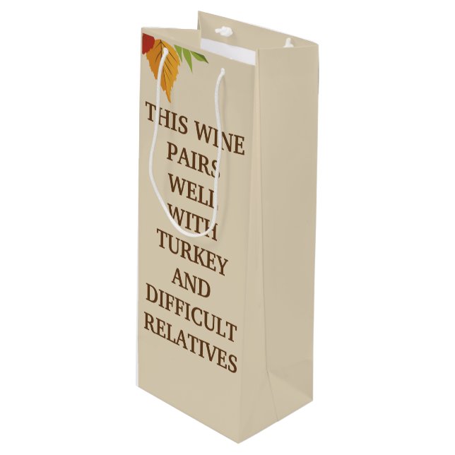 Dieser Wein passt gut zusammen Geschenktüte Für Weinflaschen (Vorderseite Schrägansicht)