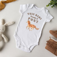 Dieses Baby braucht ein Pony mit einem galoppieren