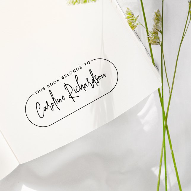 Dieses Buch gehört zu modernen Minimalistischen Sk Permastempel (Stamp Mockup)