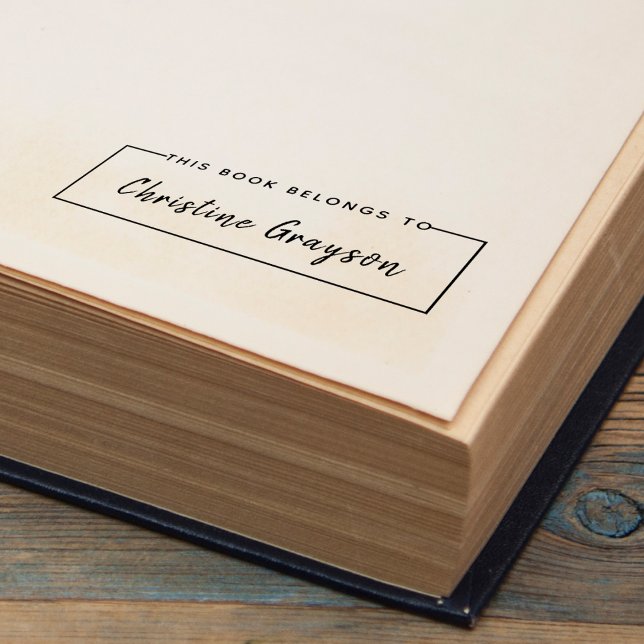 Dieses Buch gehört zum Handgeschriebenen Skriptnam Permastempel (This Book Belongs To Handwritten Script Name Self-inking Stamp)