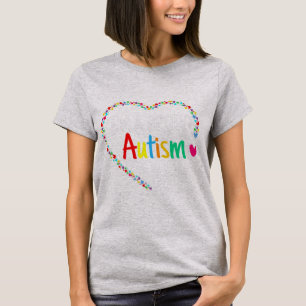 Dieses farbenfrohe autistische Herz aus Puzzleteil T-Shirt
