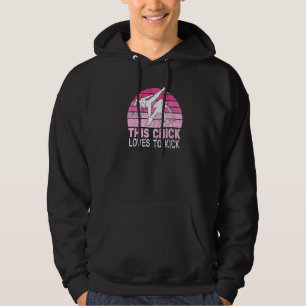 Dieses Huhn liebt es, Mädchen zu treten Retro Ging Hoodie