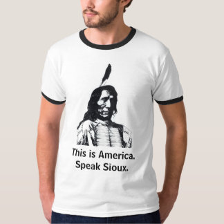 Dieses ist Amerika.  Sprechen Sie Sioux. (Jersey) T-Shirt