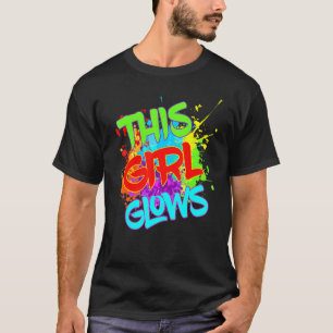 Dieses Mädchen glänzt farbenfrohe Geburtstagsparty T-Shirt