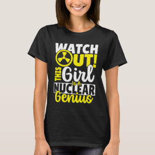 Dieses Mädchen ist ein Nukleares Genie T-Shirt