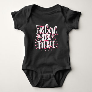 Dieses Mädchen ist ein starker Mädchen-Empowerment Baby Strampler