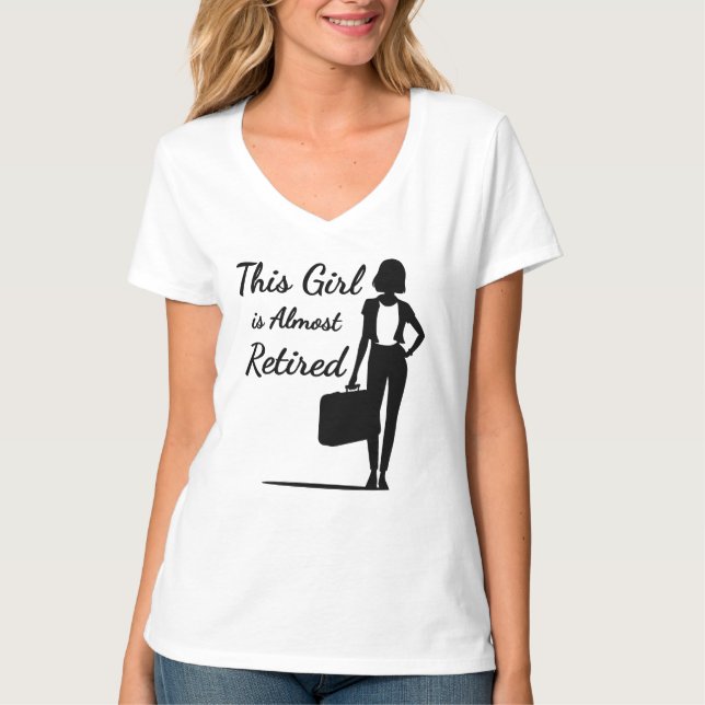 Dieses Mädchen ist fast ermüdete, lustige Rentneri T-Shirt (Vorderseite)