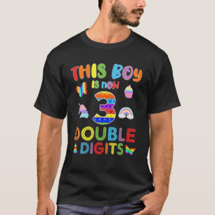 Dieses Mädchen ist jetzt 3 zweistellige Pop es 3. T-Shirt