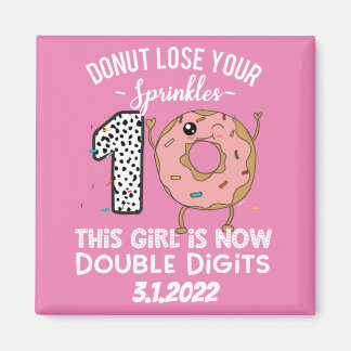 Dieses Mädchen ist jetzt zweistellig zum zehnten G Magnet