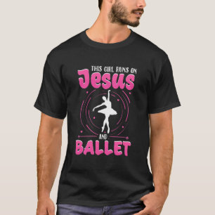 Dieses Mädchen läuft auf Jesus und Ballett tanzen T-Shirt