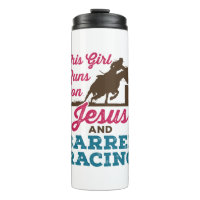 Dieses Mädchen läuft auf Jesus und Barrel Racing