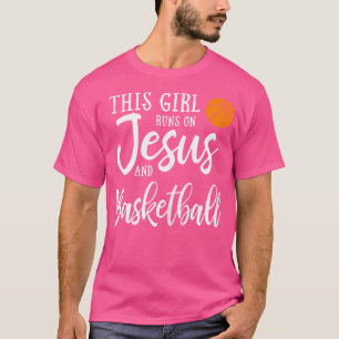 Dieses Mädchen läuft auf Jesus und Basketball Chri T-Shirt