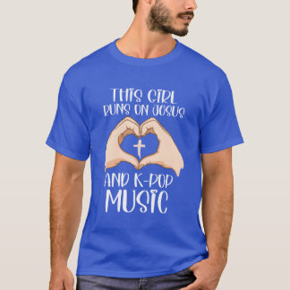 Dieses Mädchen läuft auf Jesus und KPop-Musik-Jung T-Shirt