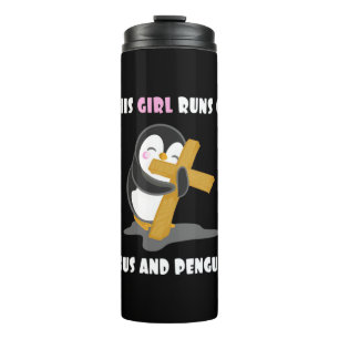 Dieses Mädchen läuft auf Jesus und Pinguinen Thermosbecher