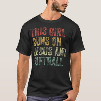 Dieses Mädchen läuft auf Jesus und Softball Christ T-Shirt