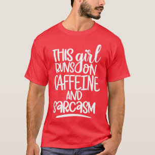Dieses Mädchen läuft auf Koffein und Sarkasmus Sar T-Shirt