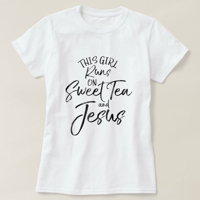 Dieses Mädchen läuft auf süßen Tee und Jesus Shirt (Design vorne)
