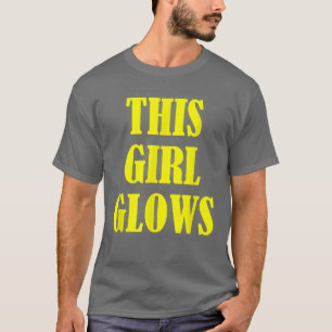 Dieses Mädchen leuchtet 80er Retro Neon Party T -  T-Shirt