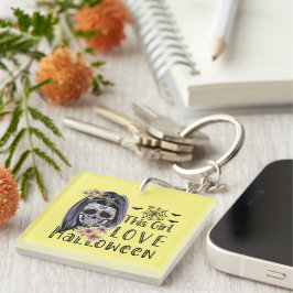 Dieses Mädchen Liebe Halloween Schlüsselanhänger